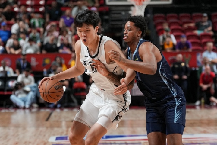 杨瀚森：有一些回合感受不到腿了 没能保护好篮板 要继续努力