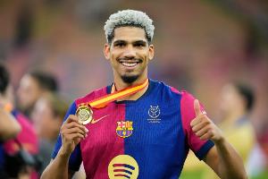 马卡:阿劳霍飞回巴塞罗那花了将近24小时,但下飞机立刻投入训练