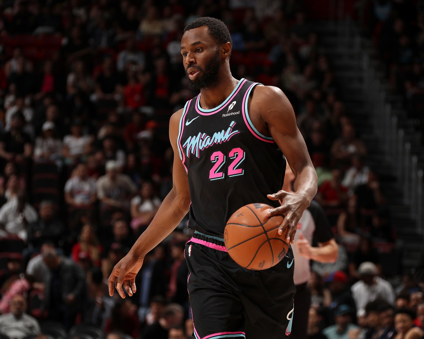 首节8分半场不得...维金斯半场拿到10分5板3助 正负值高达+22!